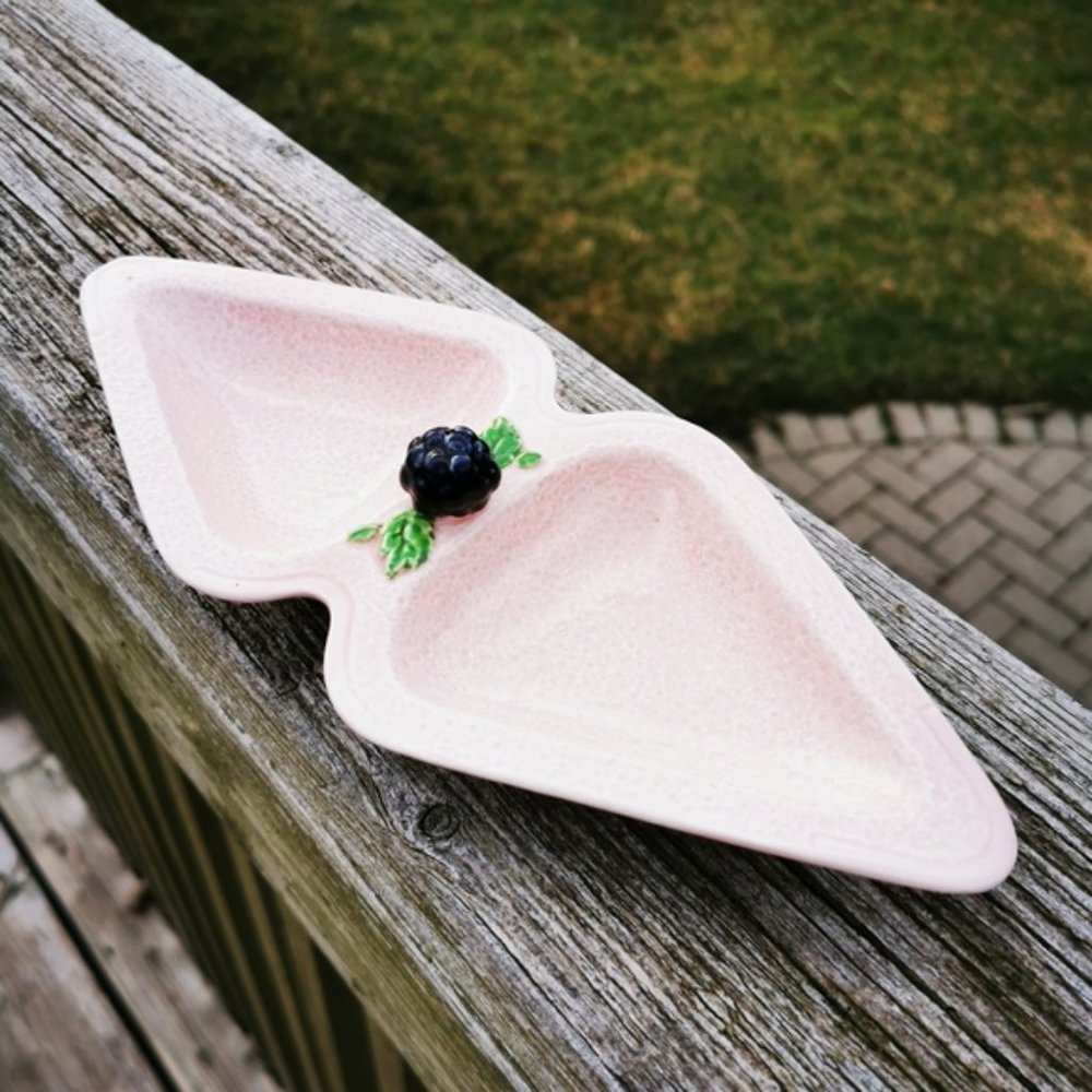 Vintage SylvaC Pottery Pink Triangular Dish with Blackberry Finial